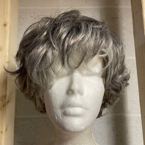 NWT men’s wig grey 8” short layers dim grey silver classy pixie wig unisex wig - Picture 2 of 16